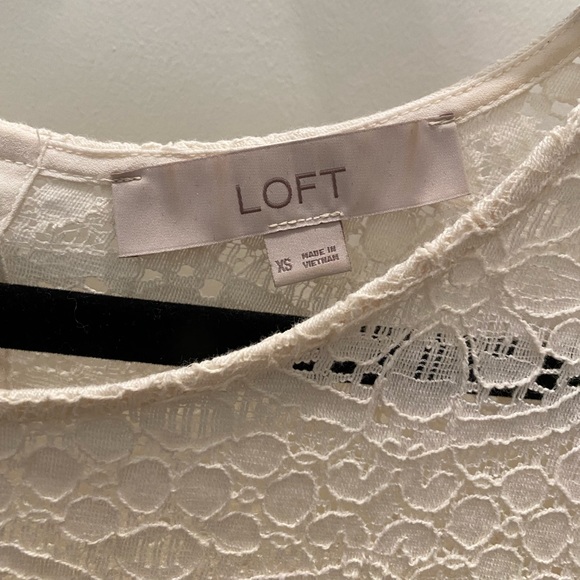 NWOT LOFT Lace Button Back White Blouse - Picture 3 of 6